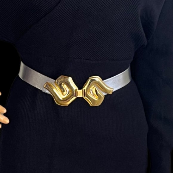 Vintage 90s Women's Silver Metallic Fashion Belt with Abstract Gold Belt Buckle - Picture 6 of 7